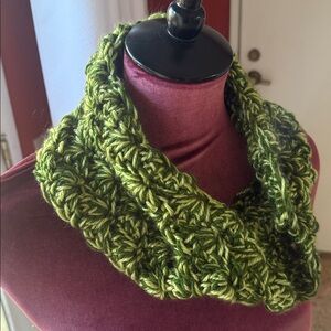 Chunky Green Knit Infinity Scarf